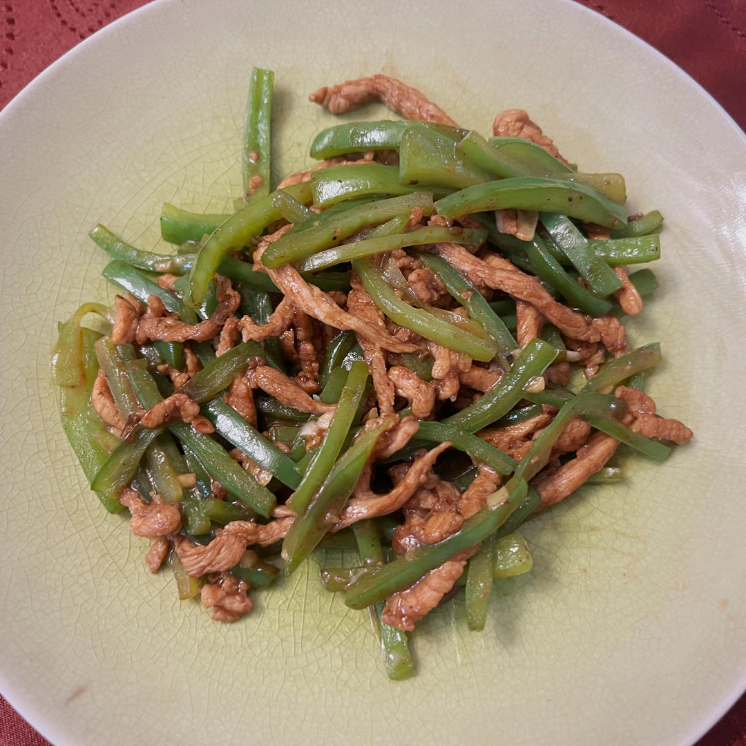 青椒肉丝，这样炒太好吃了。