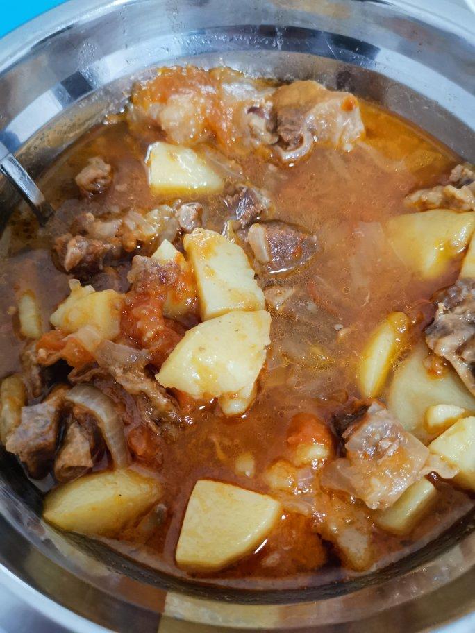 番茄土豆炖牛腩