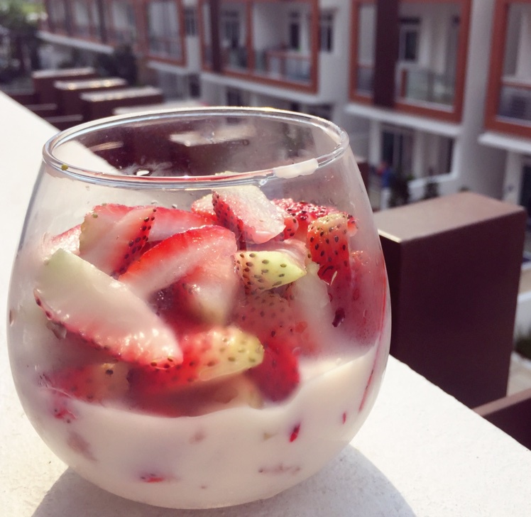 草莓酸奶 优格