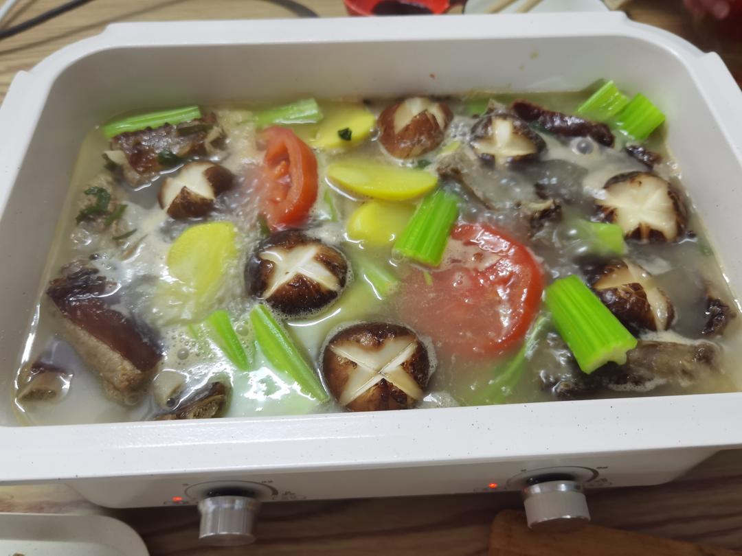 丽江腊排骨火锅