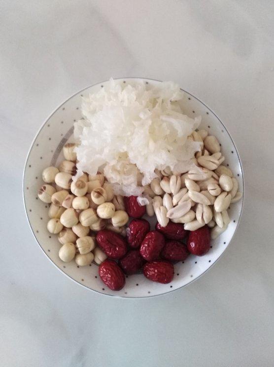 红枣银耳莲子花生米─米糊！