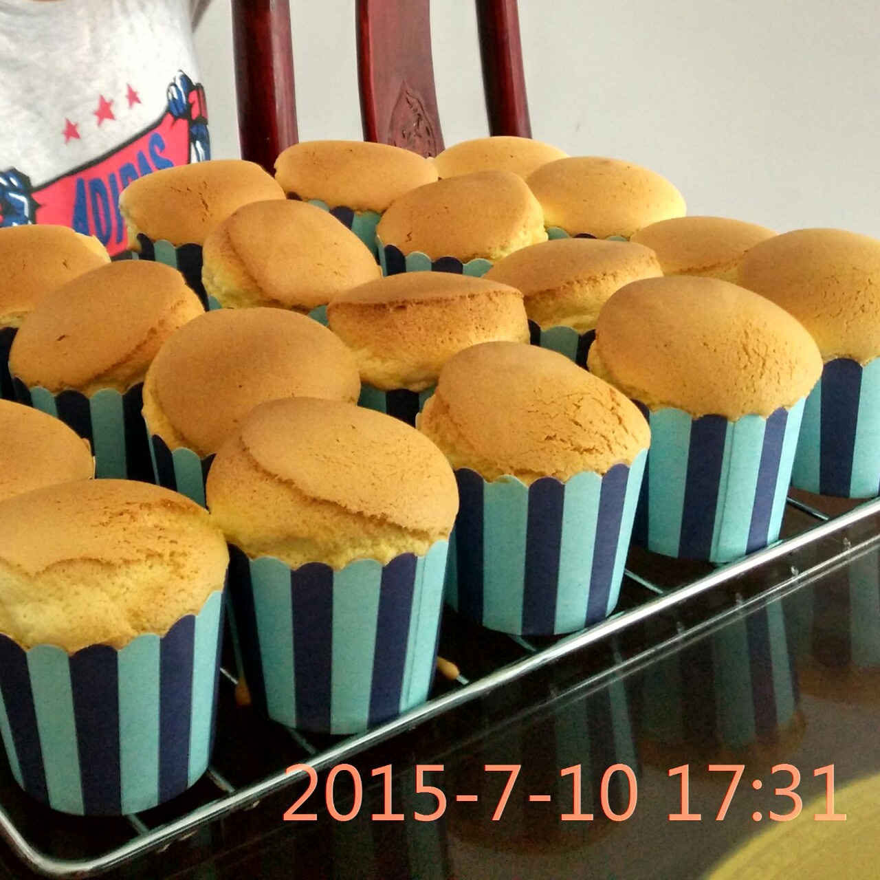 烤箱做蛋糕（戚风蛋糕的做法）