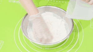 【香兰世家】美味灌汤包 | 一口爆汁，香气扑鼻，馋人~（附猪皮冻做法）的做法 步骤6