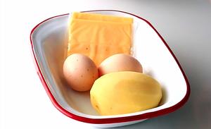 #麦子厨房#小红锅宝宝早餐：芝士土豆鸡蛋饼的做法 步骤1