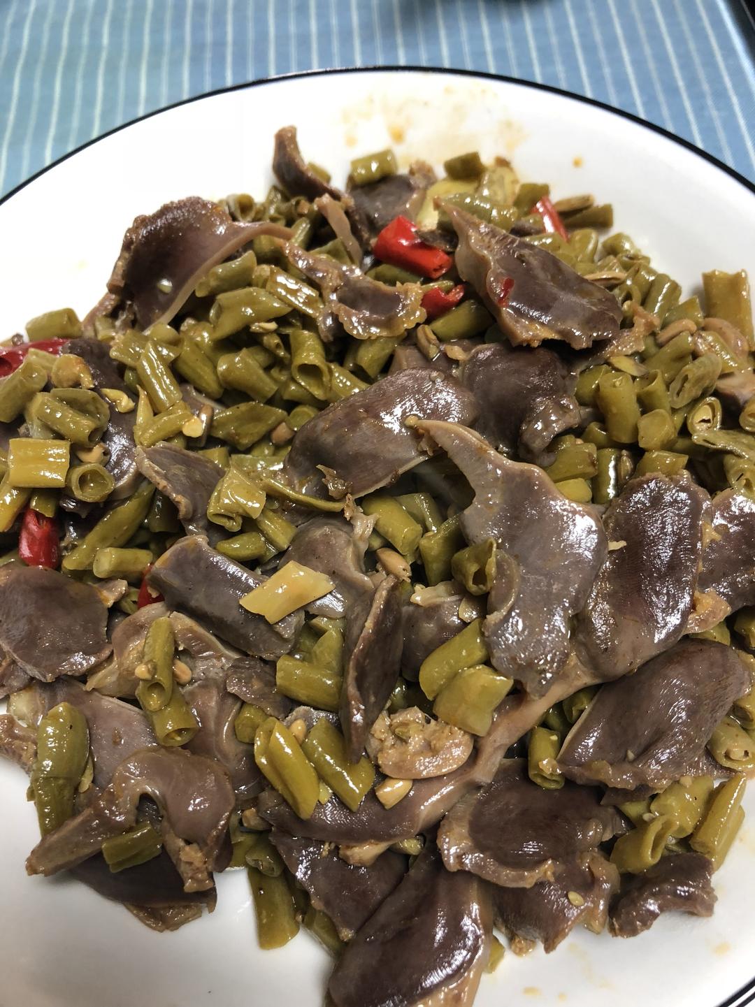 酸豆角炒鸡胗