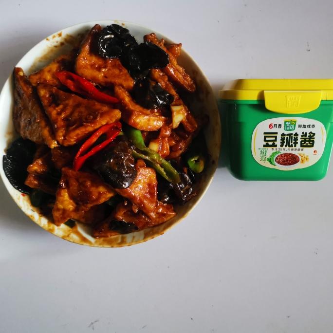 焖--木耳烧豆腐
