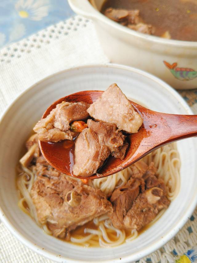 闽南口味四物鸭汤面线