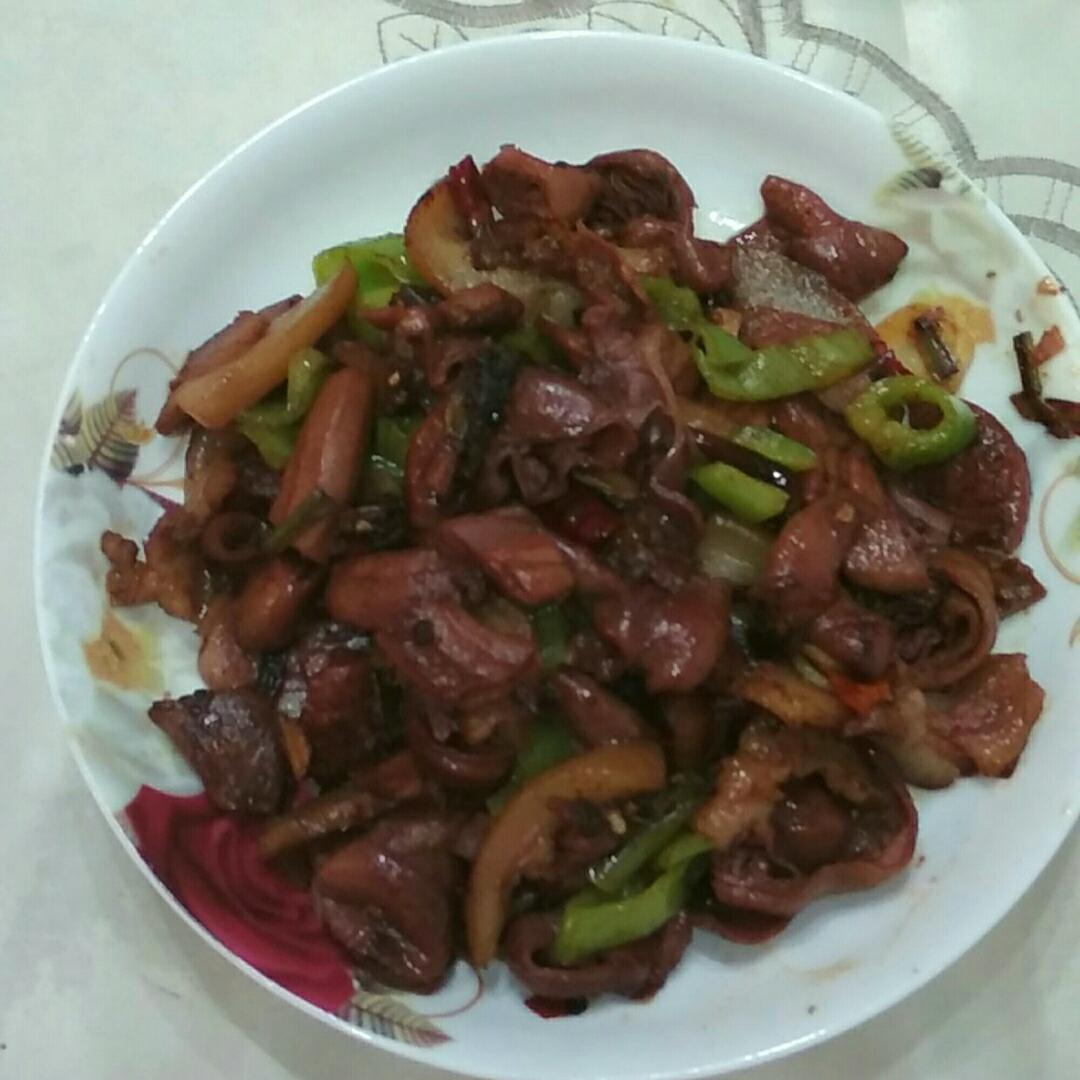 好吃到爆火爆肥肠