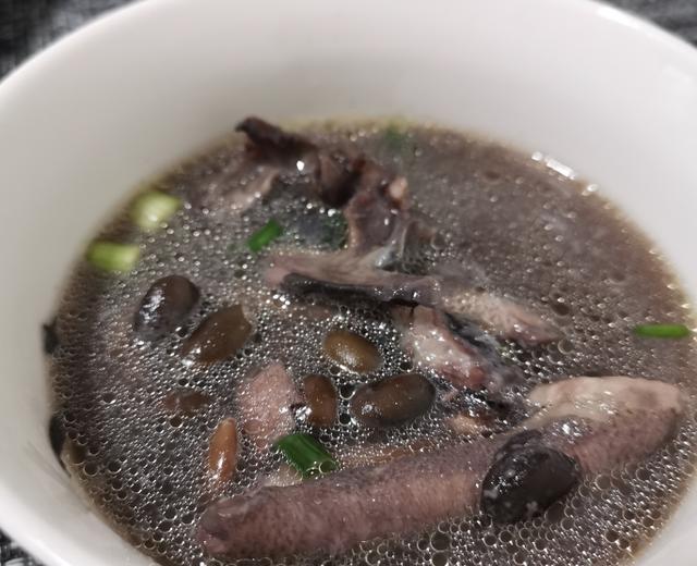黑豆塘虱鱼汤的做法