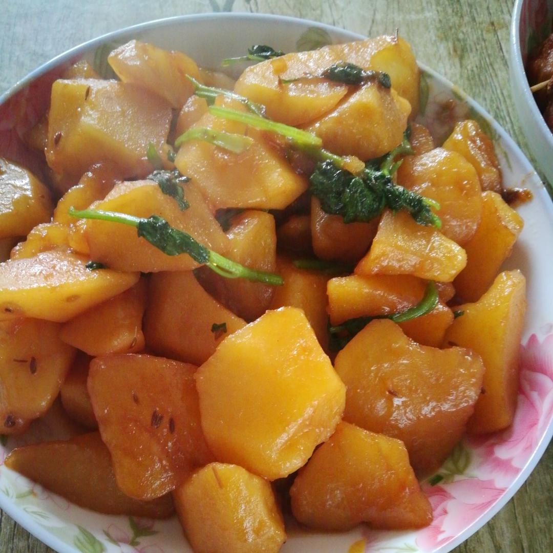 九零后男孩做的简单好吃的炖土豆