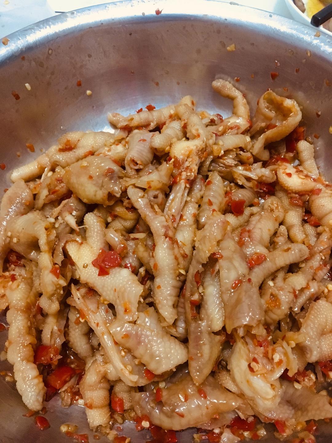 无骨酸辣鸡爪的做法