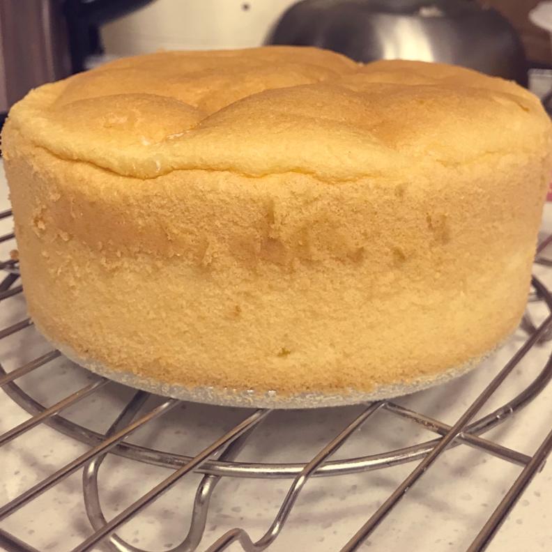 超简单完美戚风蛋糕（6寸2蛋）附打发、翻拌、脱模视频