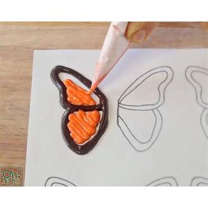 让巧克力蝴蝶飞到你的蛋糕上吧的做法 步骤6