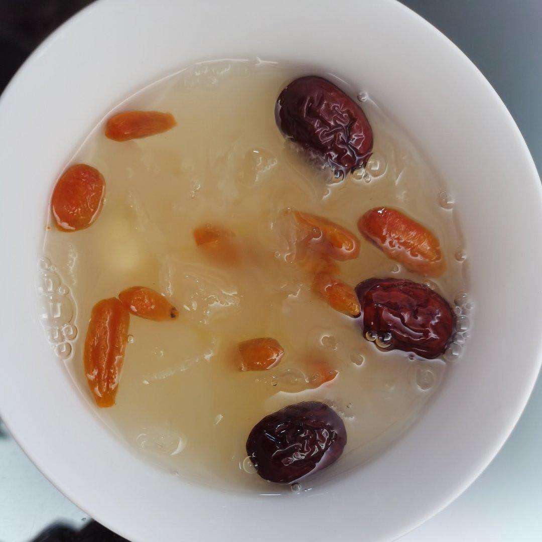 红枣银耳莲子羹