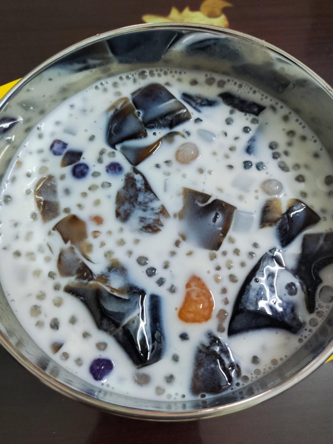 五彩芋圆烧仙草