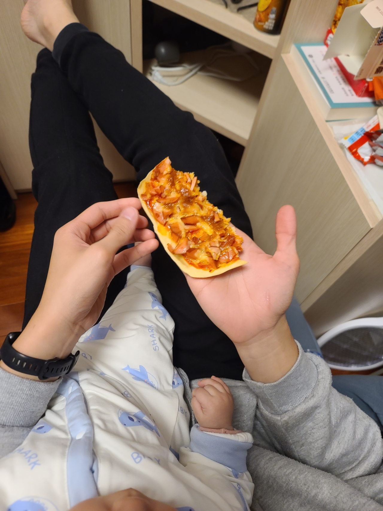 自用配方：脆皮肠芝士番茄薄底披萨的做法 步骤4