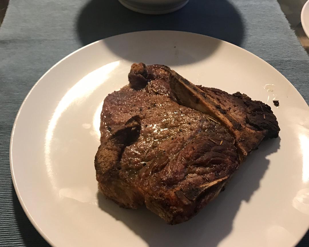 全熟T骨牛排