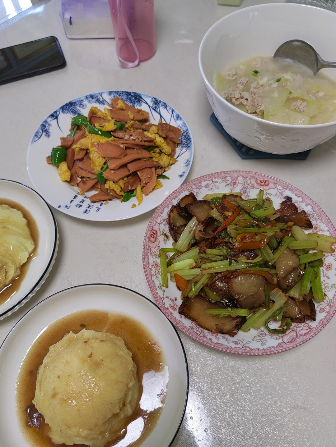 芹菜炒腊肉