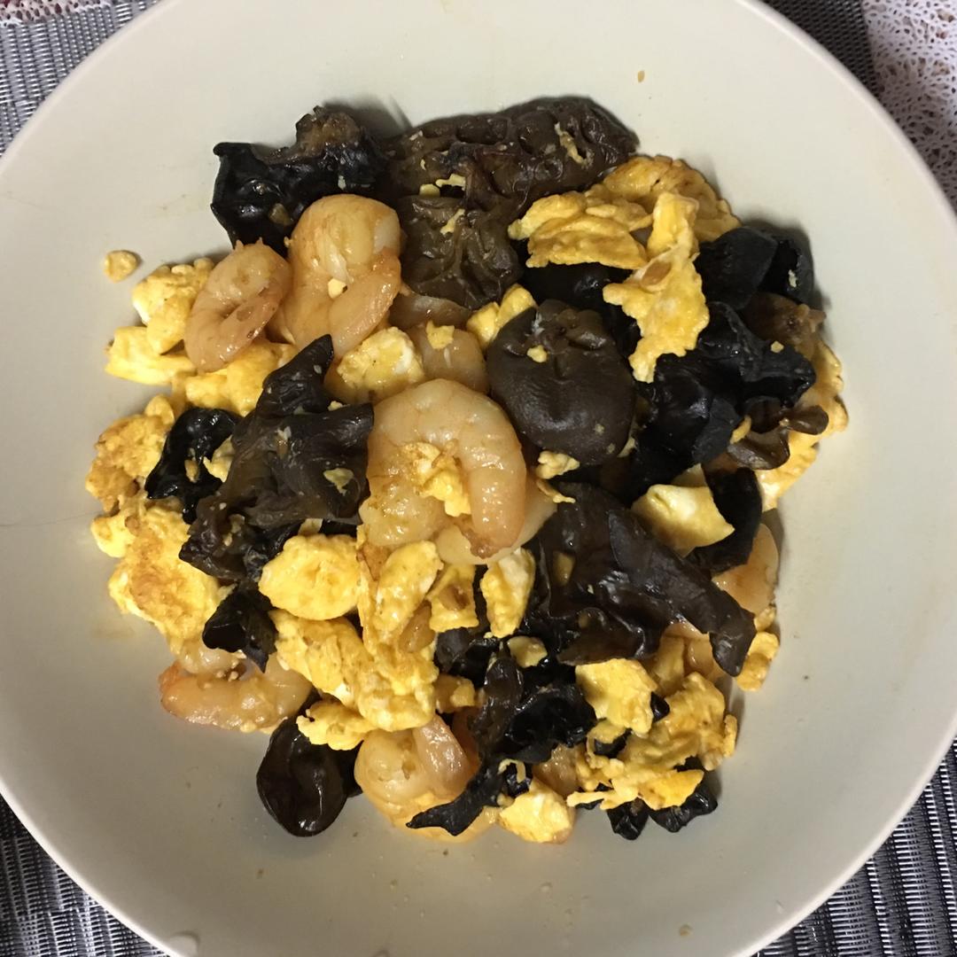 鲜虾木耳滑蛋
