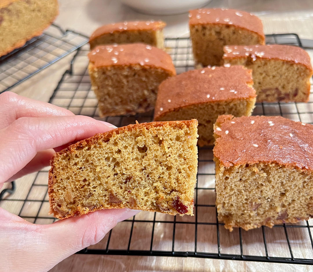 红糖红枣杯子蛋糕，暄软绵密枣香浓郁，简易全蛋打发，新手友好配方