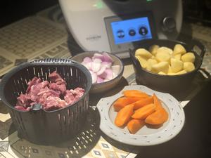 咖喱牛腩土豆的做法 步骤1