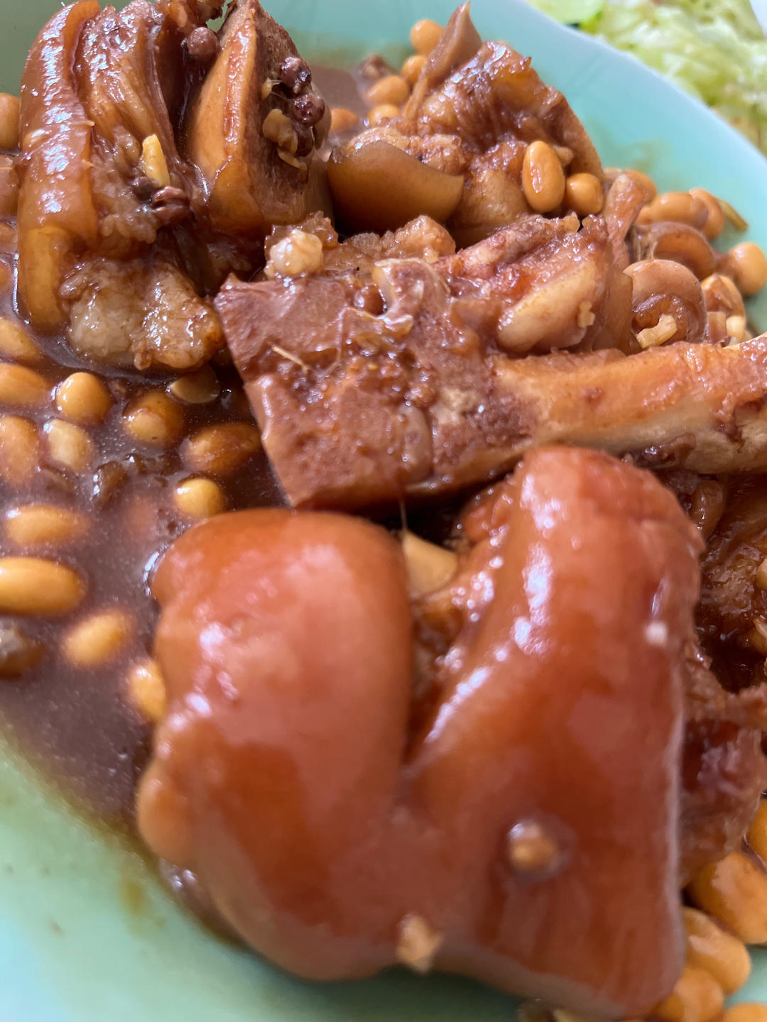 一夹就断的黄豆焖猪蹄