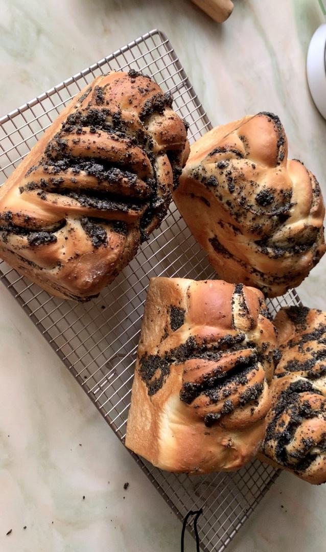 料多多系列--黑芝麻奶酥小吐司