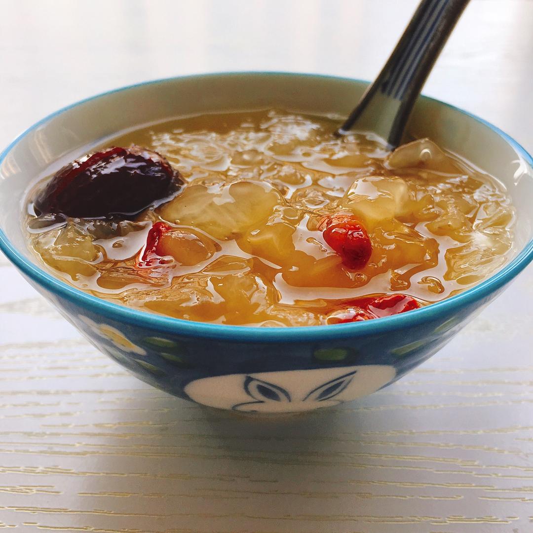皂角米红枣银耳羹