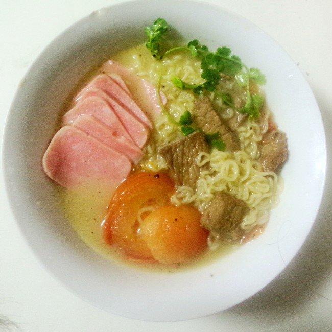 西红柿火腿面的做法