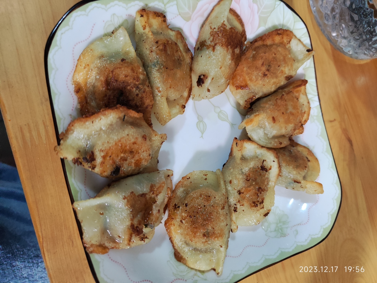 煎饺–平底锅的做法