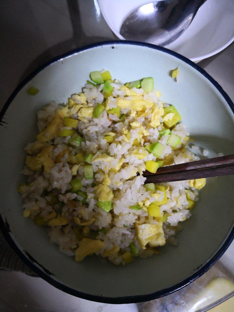 粒粒炒饭（米饭不粘粒粒分明的方法）