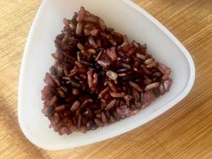 超级简单的糙米饭团的做法 步骤3