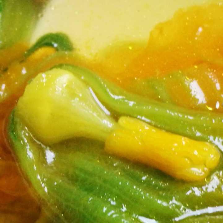 含有花香的清汤~南瓜花汤 • 圆满素食的做法 步骤10