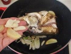 铁锅鱼头炖豆腐的做法 步骤5