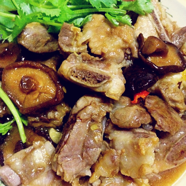 香菇焖排骨