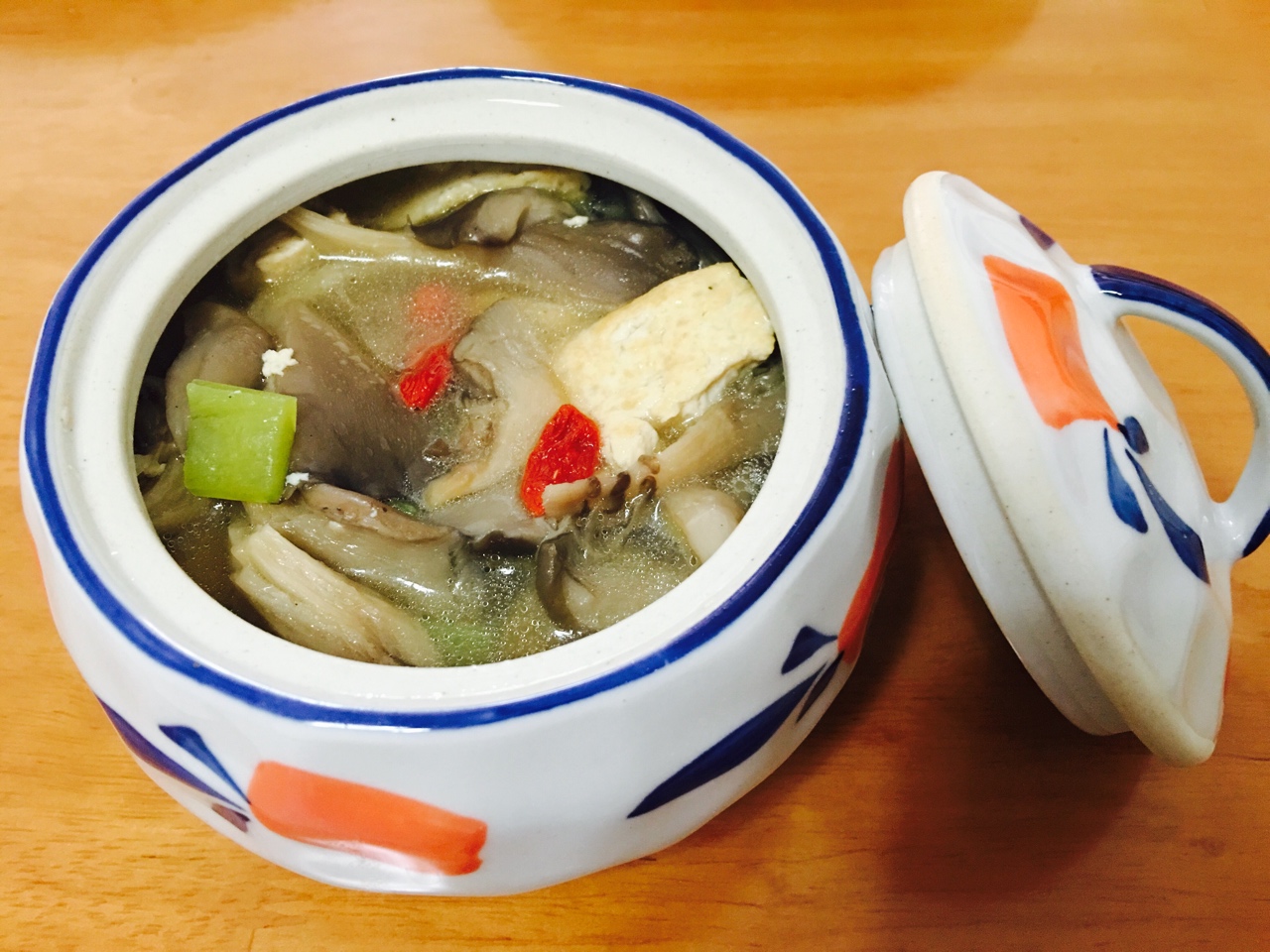 肉丝蘑菇豆腐汤