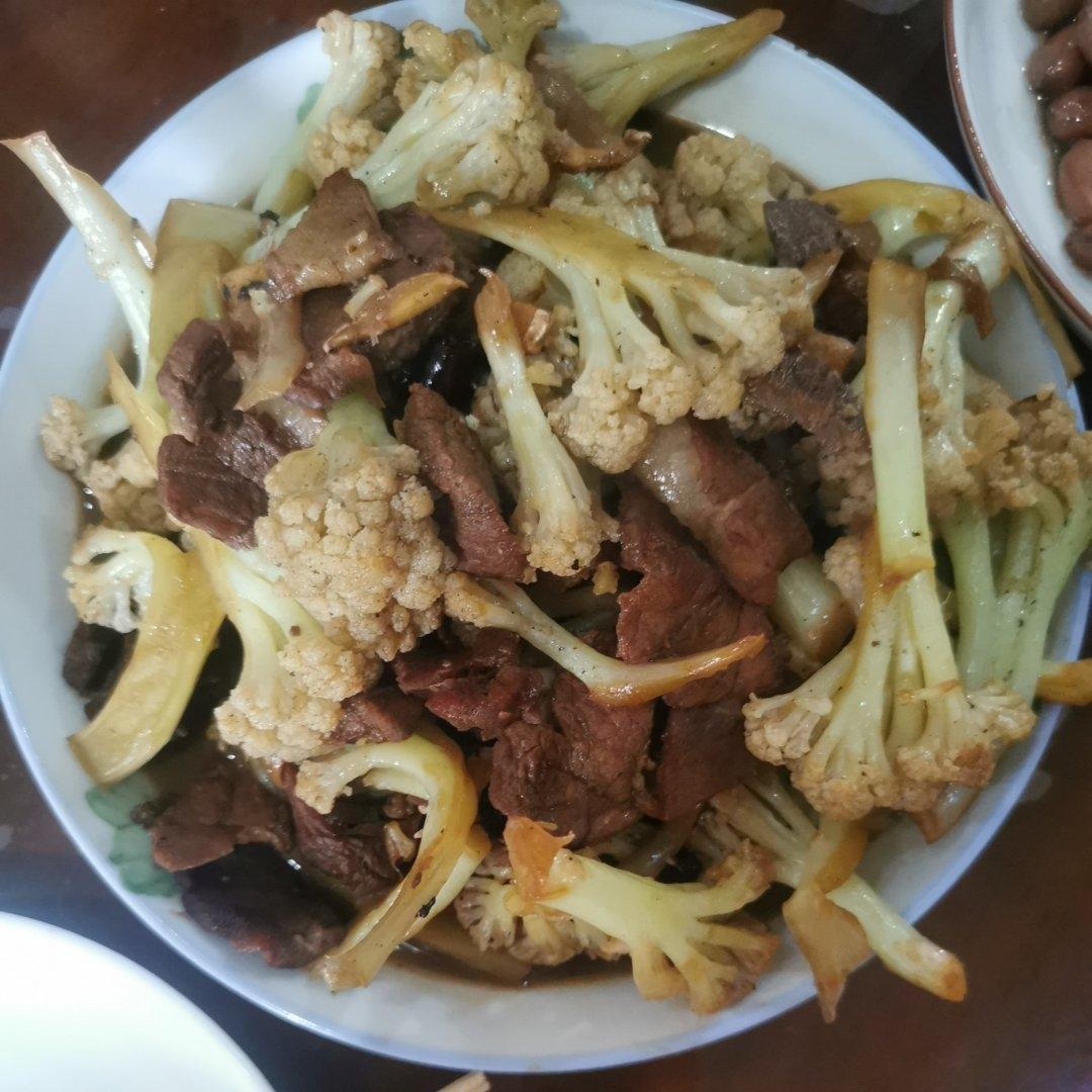 干煸菜花（花菜炒肉）
