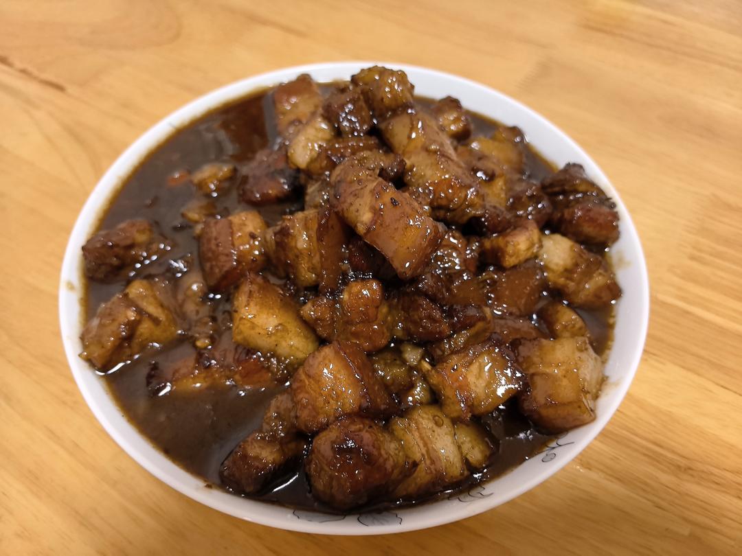 吃着碗里望着锅里的红烧肉