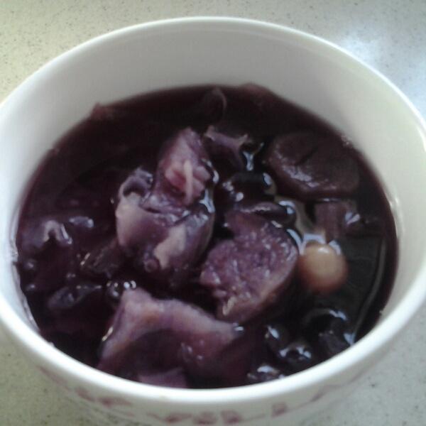 紫薯银耳红枣甜汤