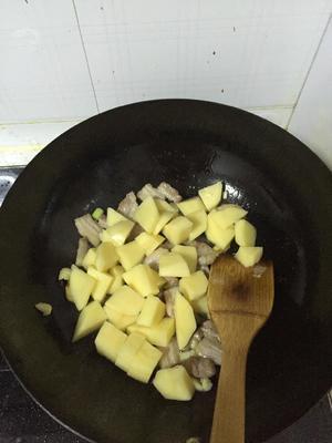 东北菜码—土豆炖豆角费饭神菜的做法 步骤5