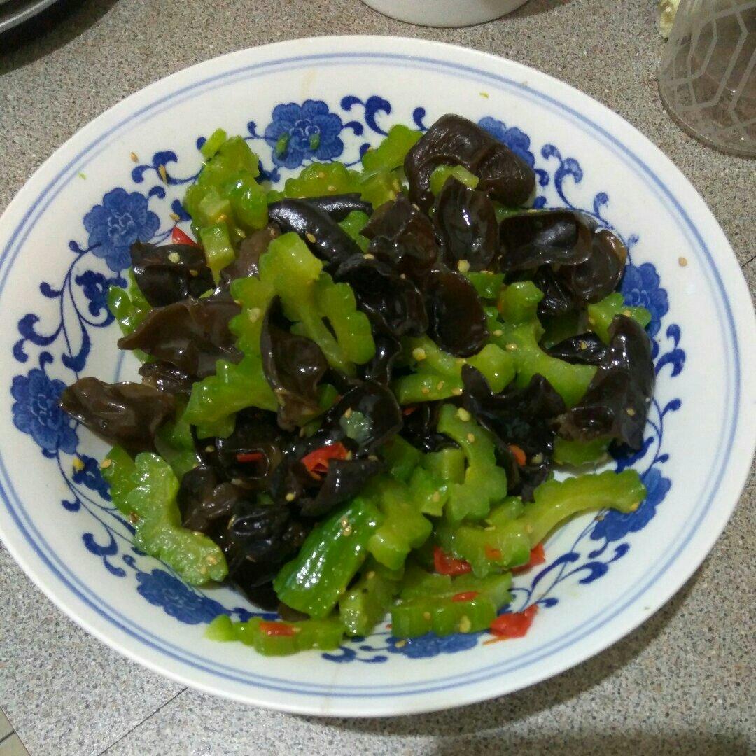 苦瓜拌木耳