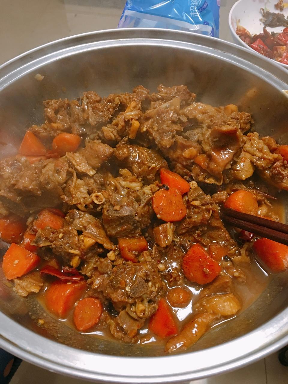 红焖羊肉炖胡萝卜