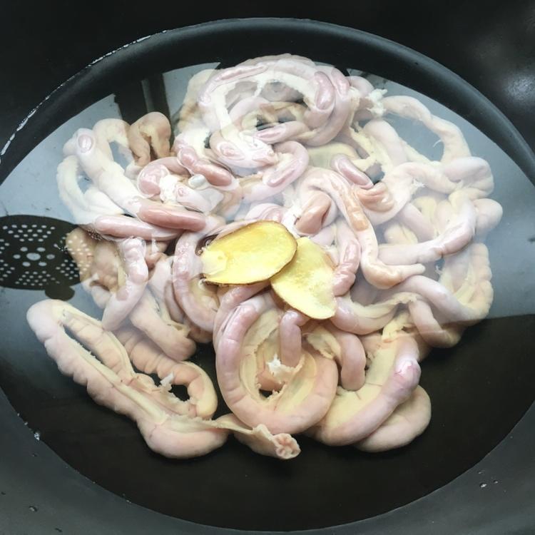 白灼猪粉肠的做法步骤图 白灼猪粉肠怎么做好吃 寻味食嘉jj 下厨房