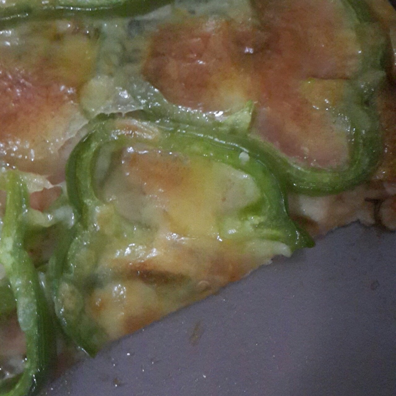 薄饼脆皮火腿pizza