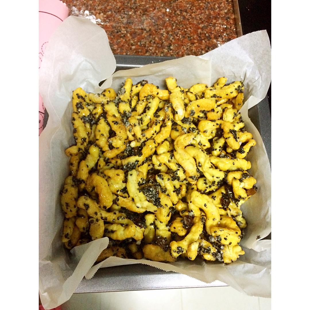 （视频食谱）自制沙琪玛／萨其马