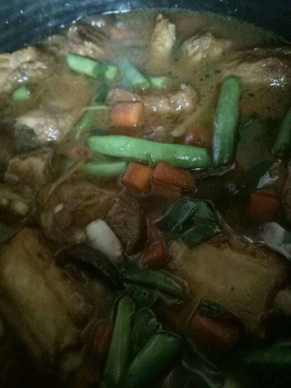喷香排骨焖饭（爆好吃）