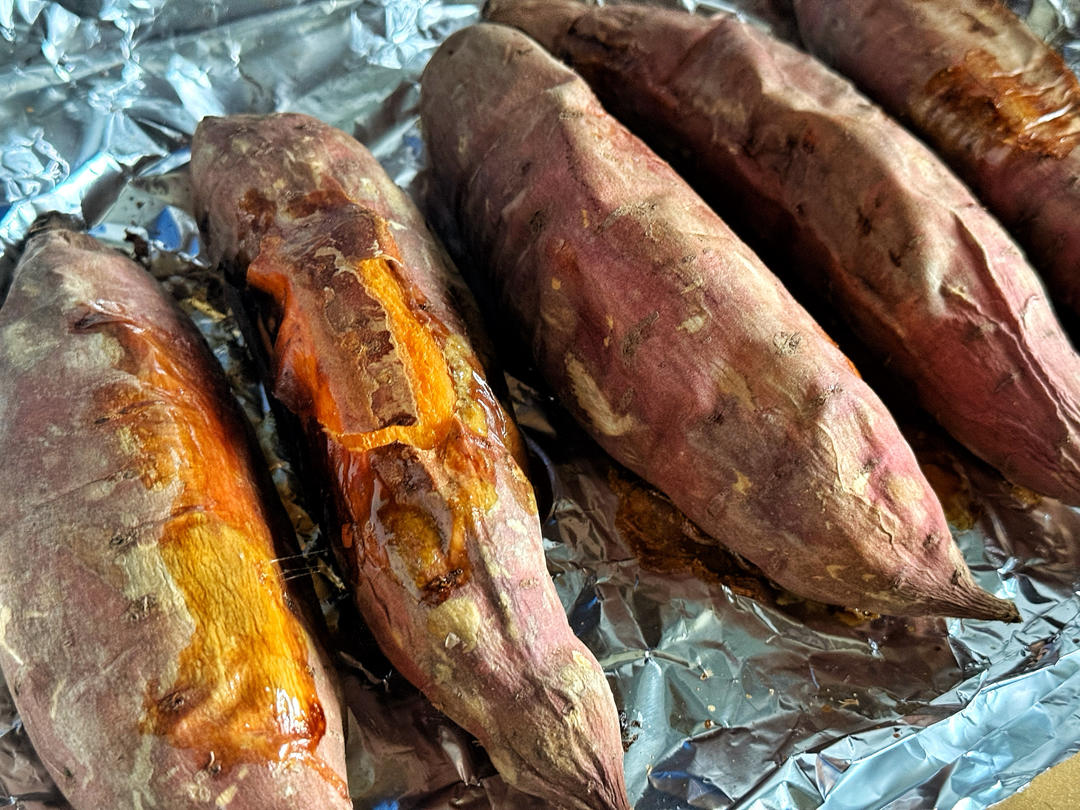 【糯唧唧的烤红薯】糖油四溢皮肉分离外糯里嫩吸溜着吃！