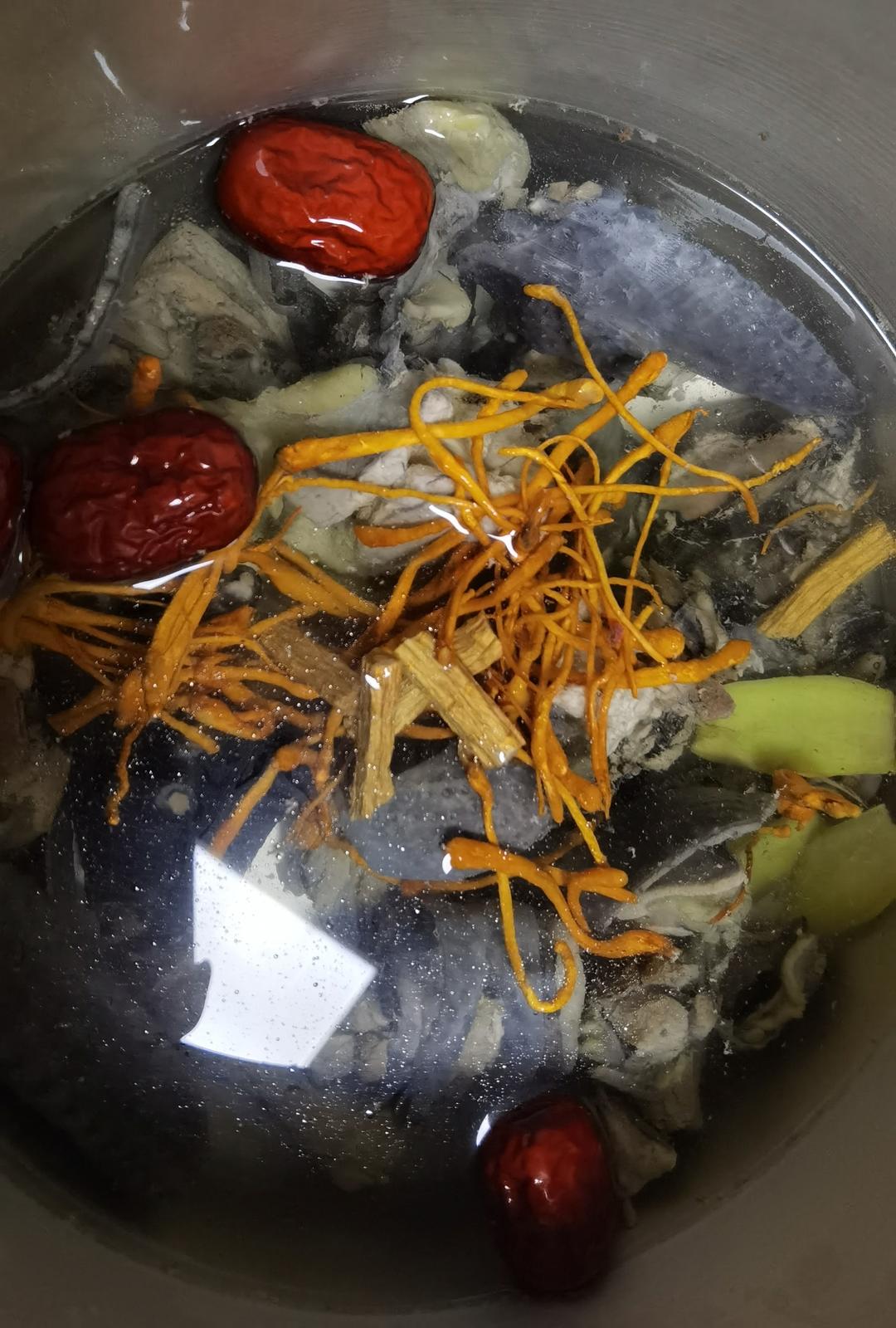 虫草花母鸡汤