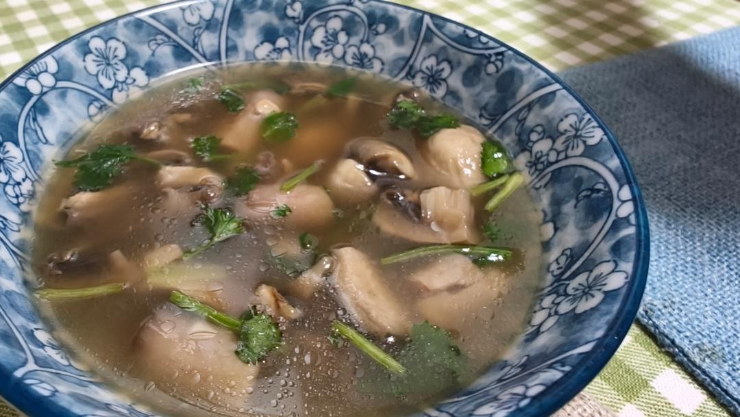 明明是素汤 却鲜得像鸡汤一样的「口蘑汤」