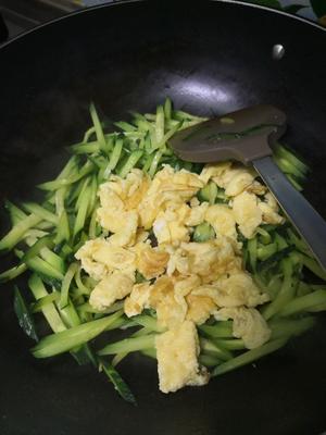 黄瓜炒鸡蛋的做法 步骤7